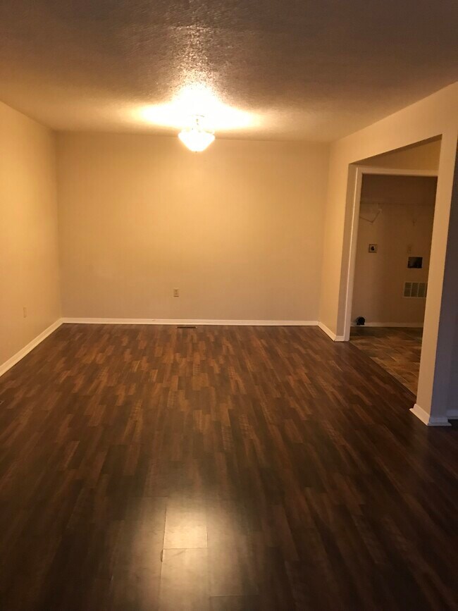 Foto del edificio - 5814 E Pea Ridge Rd