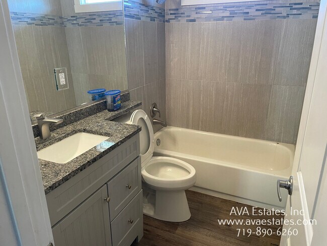 Foto del edificio - 2123 Driftwood Ln