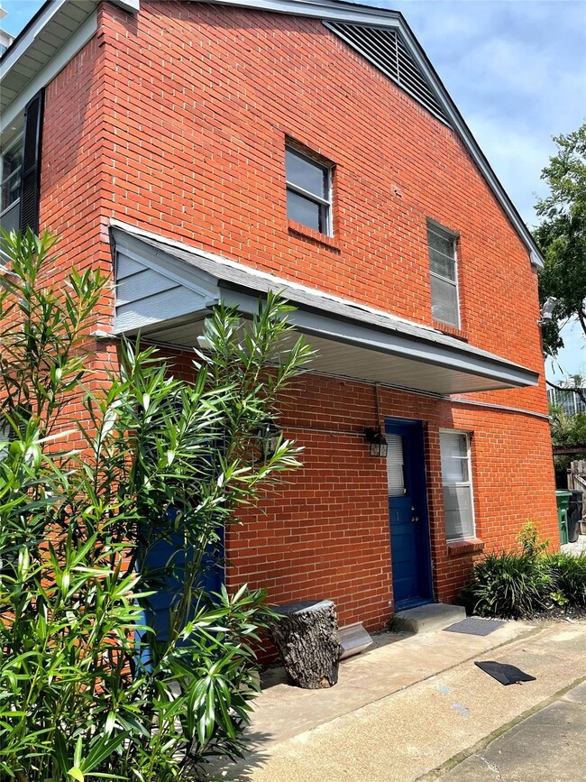 Building Photo - 2027 Sheridan St