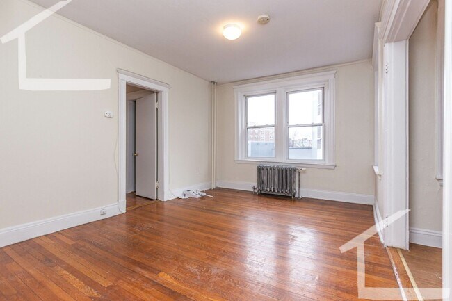 Foto del edificio - No brokers Fee, No Security Deposit, Heat ...