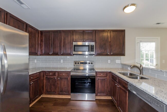 Building Photo - 1041 Ramsgate Dr SW