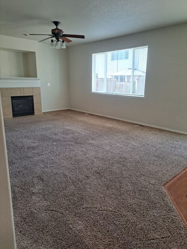 Foto del edificio - 3 Bedroom Home - Nice back yard -  no applications pending available now !