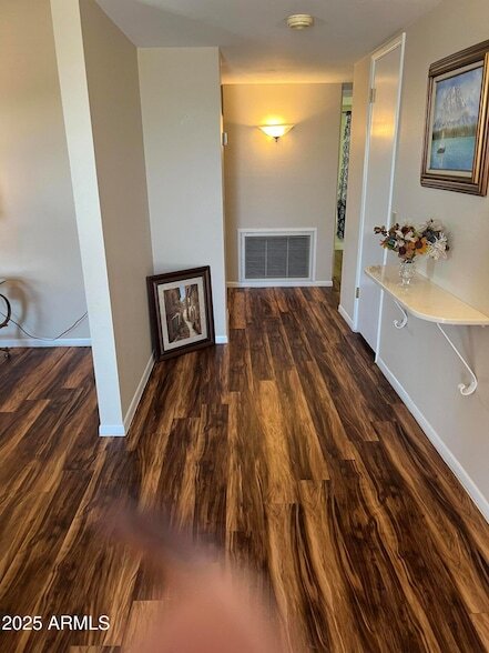 Foto del edificio - 9221 W Briarwood Cir N