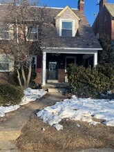 Building Photo - 3007 N Van Buren St