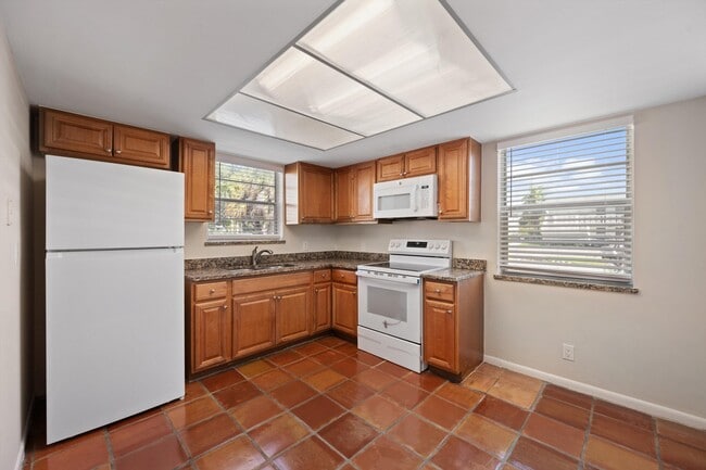Building Photo - 2707 Vandiver Dr