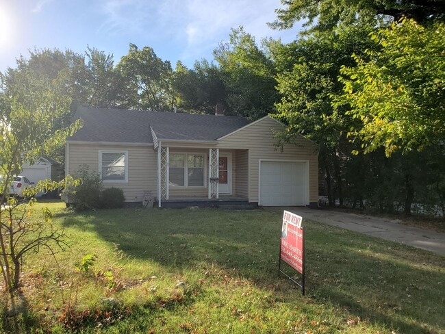 Building Photo - Nice 2 bedroom very near College Hill park