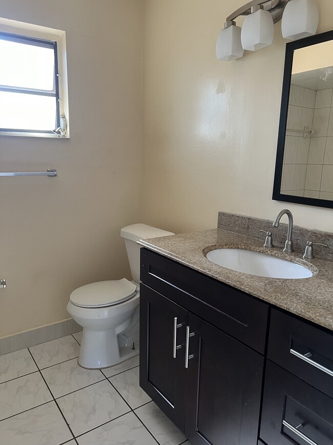 Building Photo - 17290 NE 4th Ct