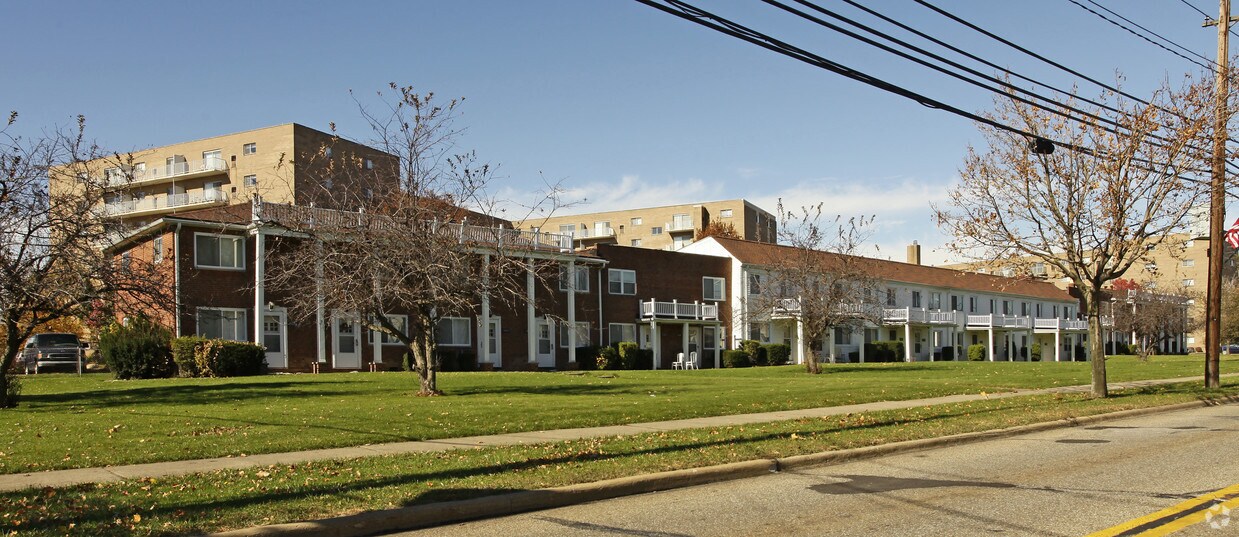 Building Photo - 5668 Perkins Rd