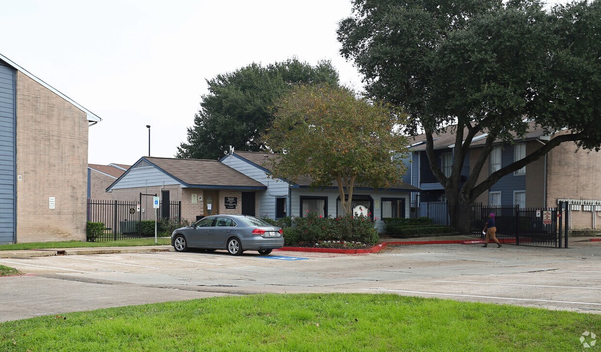 Arbor Court Apartments 802 Seminar Dr Houston TX 77060 Apartments com Arbor Court Apartments 802 Seminar Dr Houston TX 77060 Apartments com