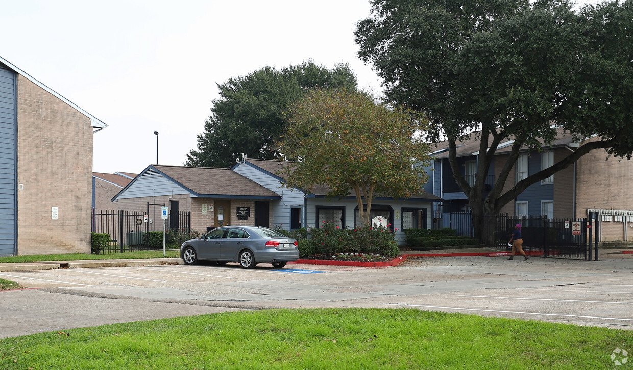 Foto del edificio - Arbor Court Apartments