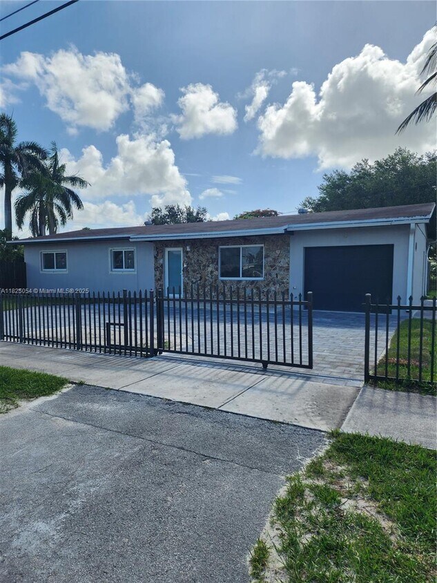 Foto principal - 771 NW 15th St
