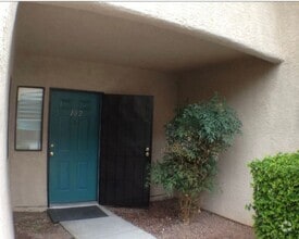 Building Photo - 4360 Woodpine Dr