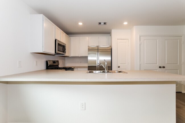 Foto del edificio - 423 Jewett Meadow Dr
