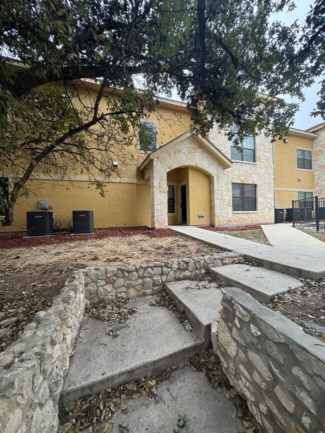 Foto del edificio - GREAT LOCATION NEAR MEDICAL & USAA | 3 BED...