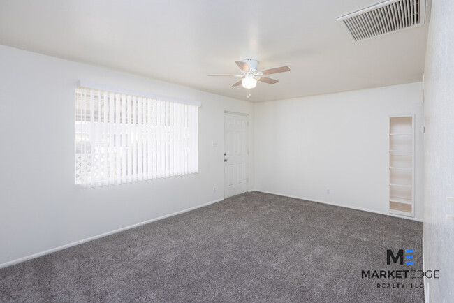 Foto del edificio - 2Bed/1Bath House at Grand/111th Ave !$399 ...