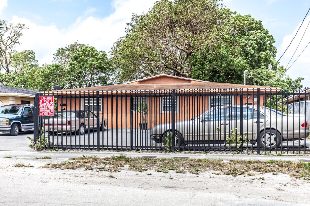 Building Photo - 13150 Aswan Rd