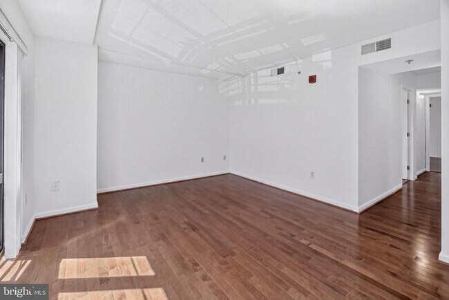 Foto del edificio - 7923 Eastern Ave NW