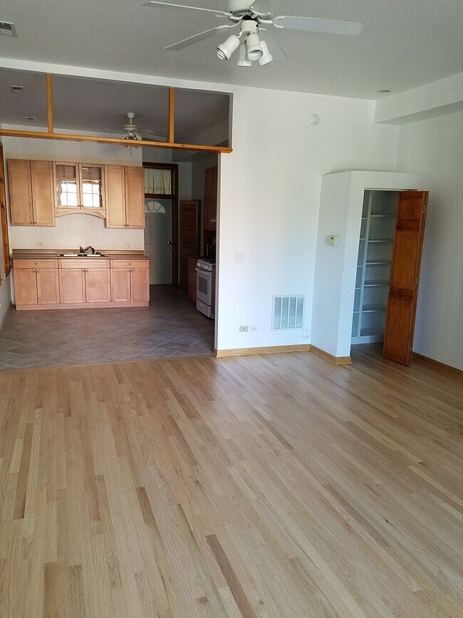 Foto del edificio - 1538 N Wood St