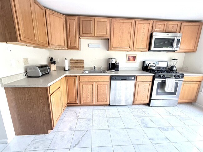 Building Photo - 131 Bellwood Cir