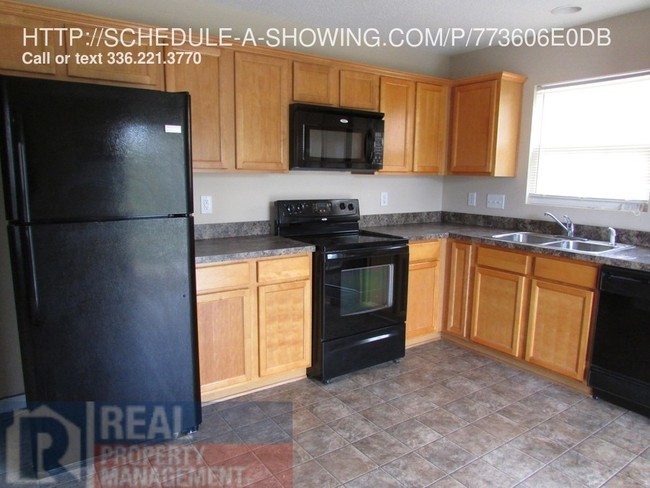 Building Photo - 3027 Desmond Woods Dr