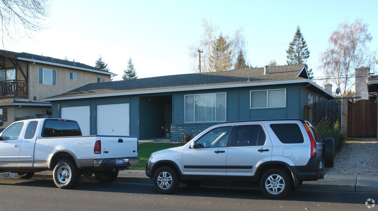 Foto del edificio - 813-815 Sevely Dr
