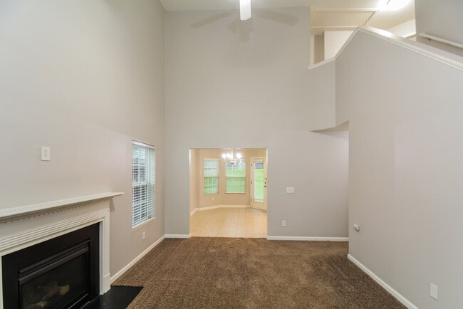 Building Photo - 923 Red Oak Tree Dr