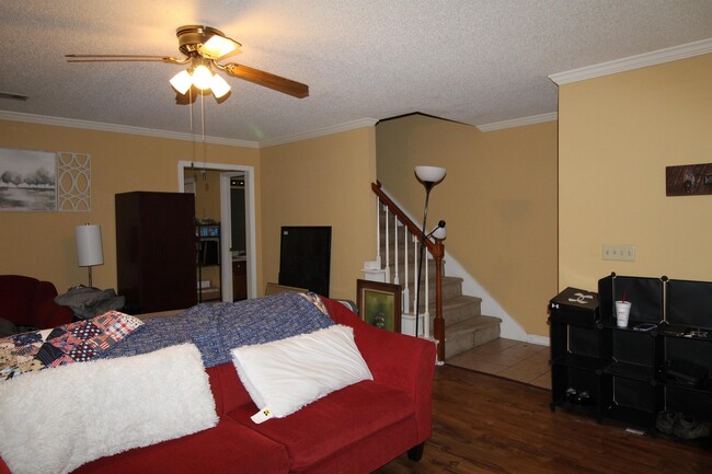 Building Photo - 1618 Drayton Ln