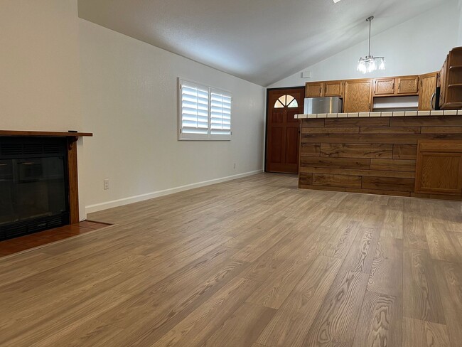 Building Photo - 1024 Paloma Ave
