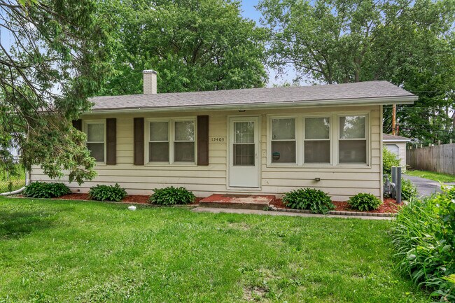 Foto del edificio - 15403 Cherry Ln