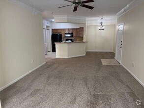 Building Photo - 3207 Myrtlewood Cir E