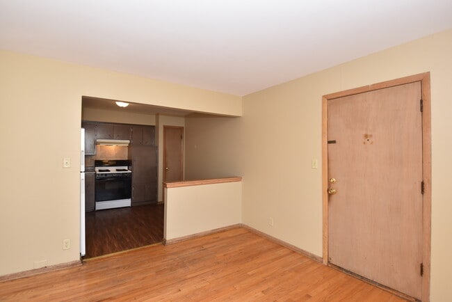 Building Photo - 8806 W Villard Ave