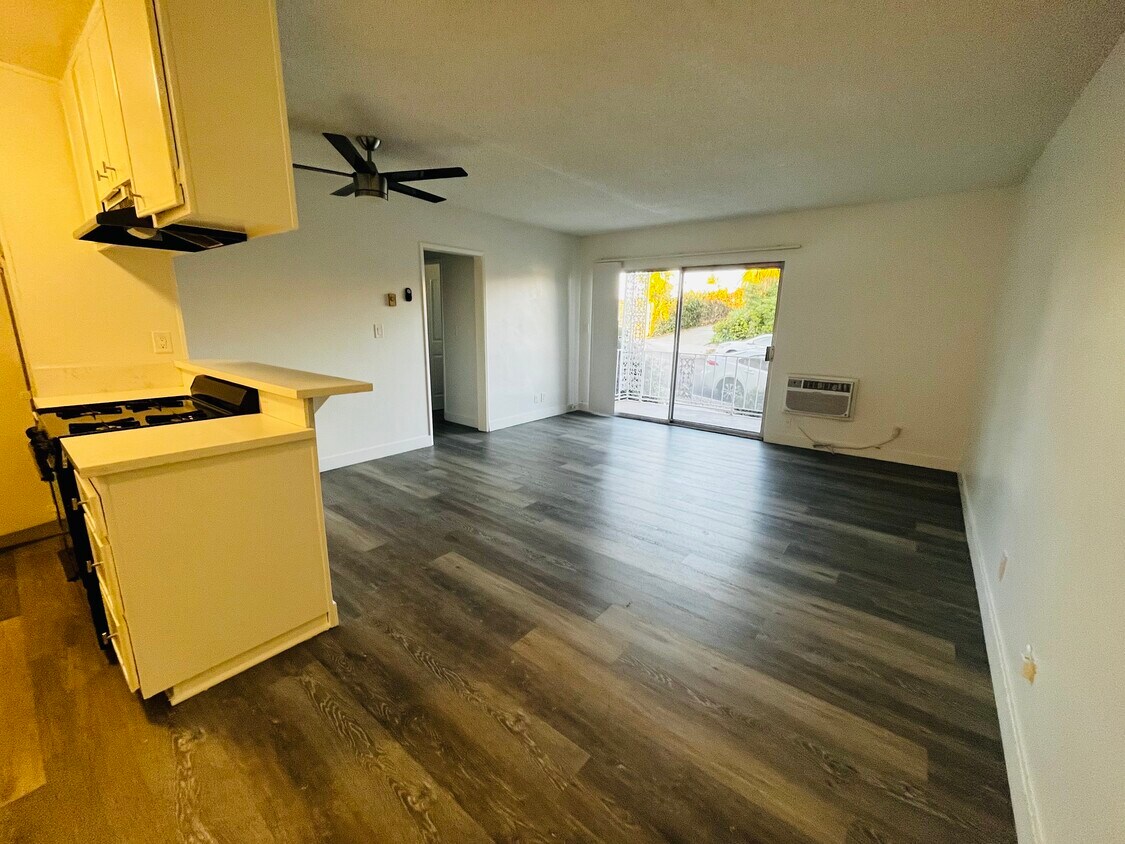 Foto principal - 3189 Cheviot Vista Plz