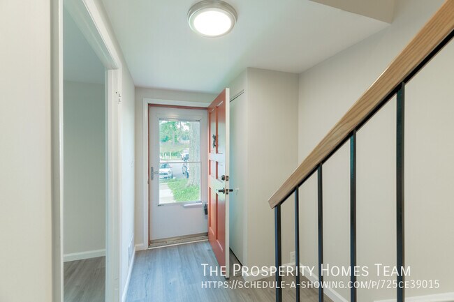 Foto del edificio - Beautifully updated townhouse in Harper's ...