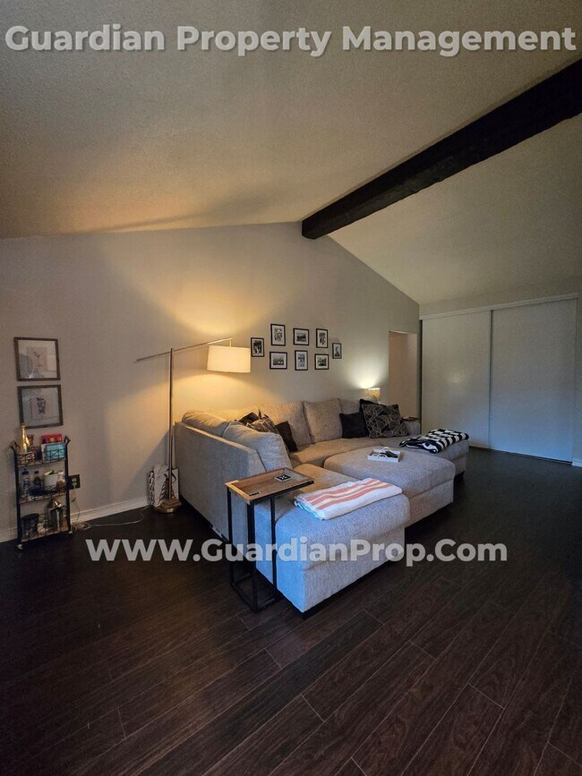 Foto del edificio - St Louis Park Condo by West End, Garage in...