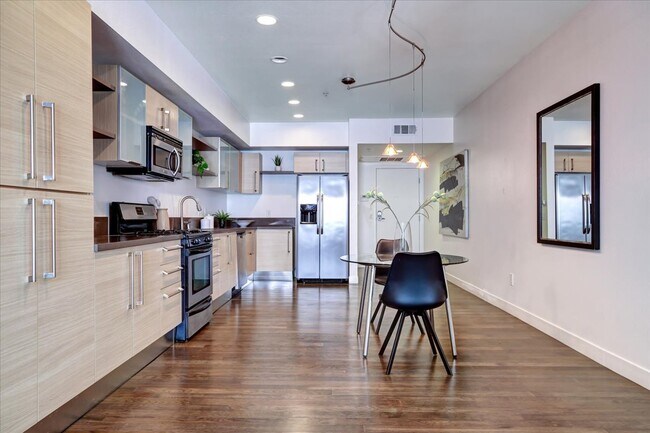 Building Photo - 1234 WILSHIRE