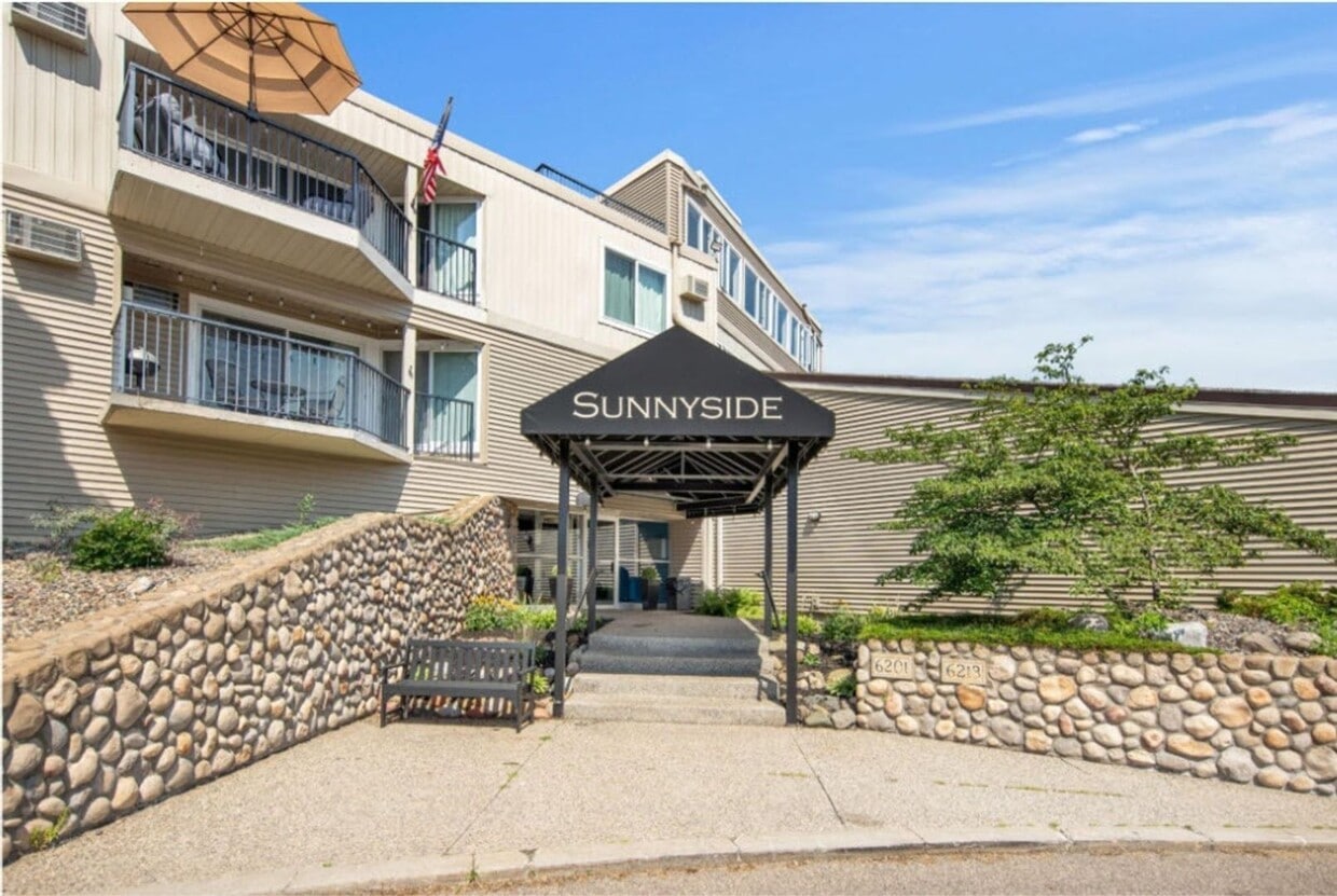 Primary Photo - 6201 St Croix Trail N