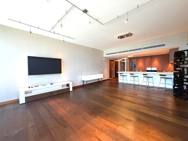 Foto del edificio - PARTIALLY FURNISHED, 3 BEDROOM, 3 BATHROOM, 2 PARKING (ONE ALA MOANA)