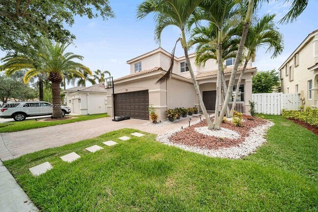 Building Photo - 721 Tanglewood Cir