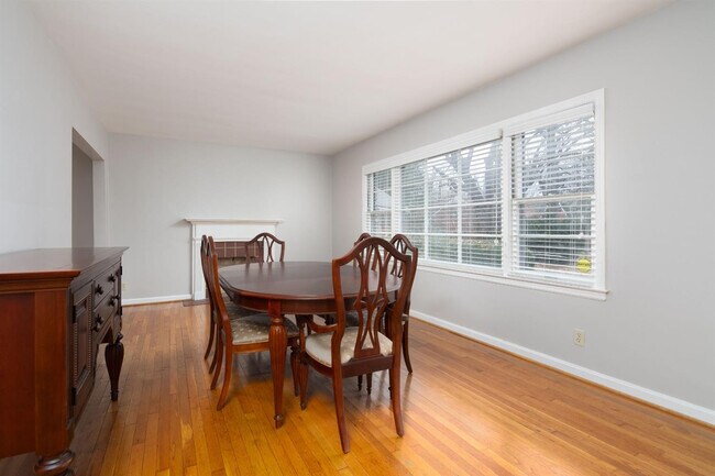 Foto del edificio - 248 Barberry Ln