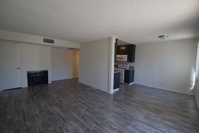 Building Photo - 7550 Jordan Ave