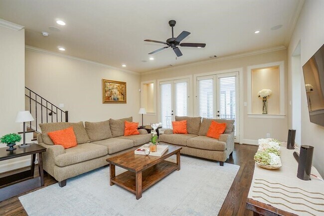 Building Photo - 1108 Peveto St