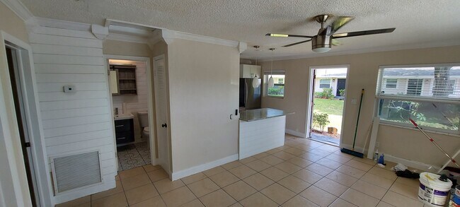 Foto del edificio - 1407 Holly Heights Dr