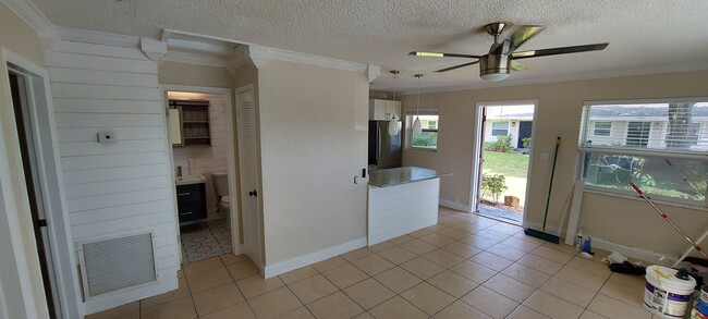 Building Photo - 1407 Holly Heights Dr