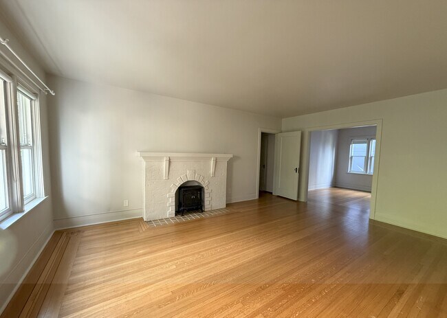 Large living and dining rooms. - 1003 Wolfe Av
