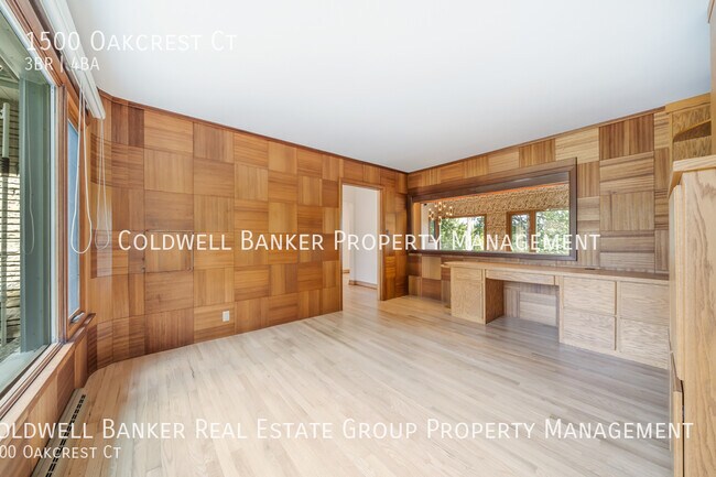 Foto del edificio - 1500 Oakcrest Ct