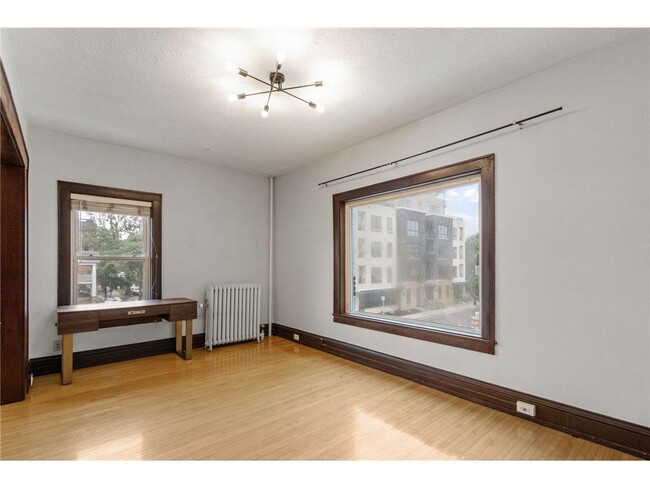 Building Photo - 2881 Irving Ave S