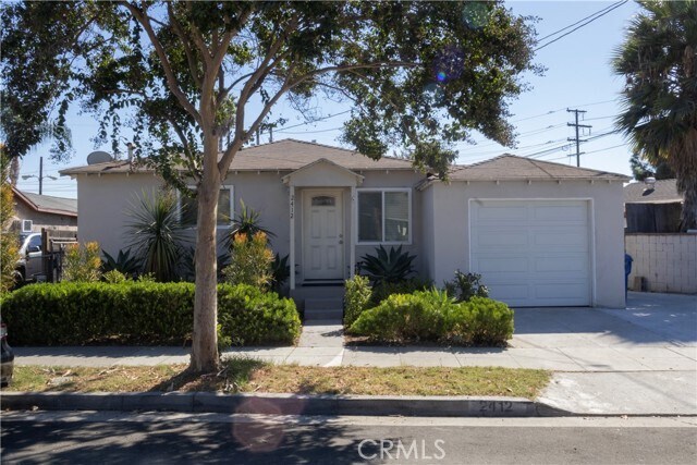 Primary Photo - 2412 Strong Ave