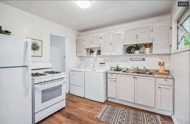 Foto del edificio - 1644 Eastbrook Dr S