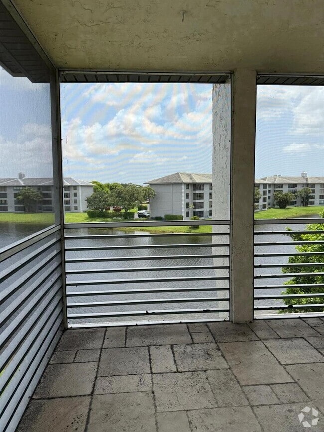 Building Photo - 9420 Poinciana Pl