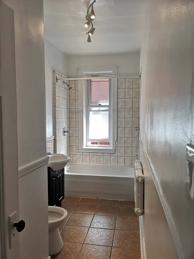 Building Photo - 2317 Av De Hampton